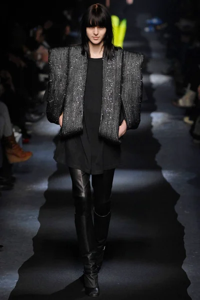 Look 25